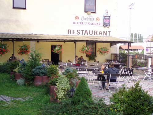 HOTEL V+M P�elou�