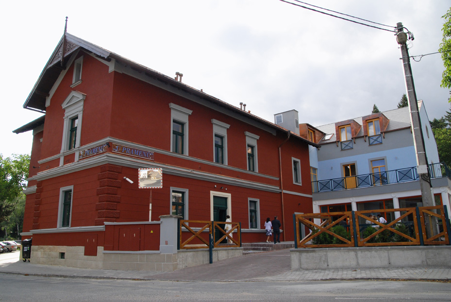 HOTEL U PRAMEN�